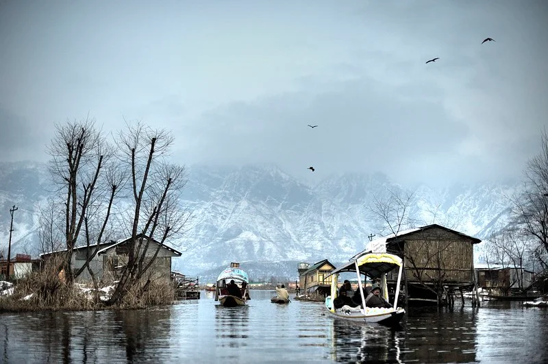 You are currently viewing Dal Lake – the beauty of Kashmir that melts your heart